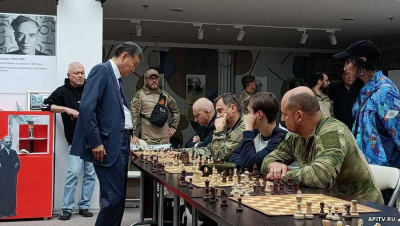 Сеанс одновременной игры с Кирсаном Илюмжиновым прошёл в ГПНТБ России